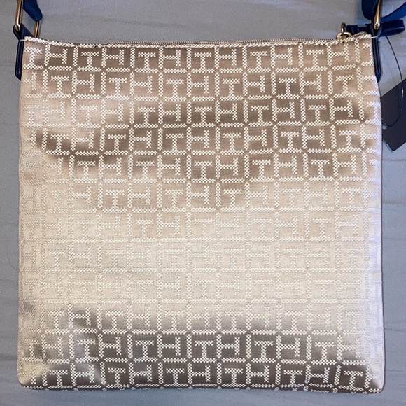 Tommy Hilfiger / Cream Crossbody - Picture 8 of 11